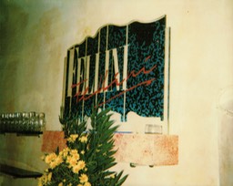 14-fellini-nepneon-hf-juni-1988-aan-muur